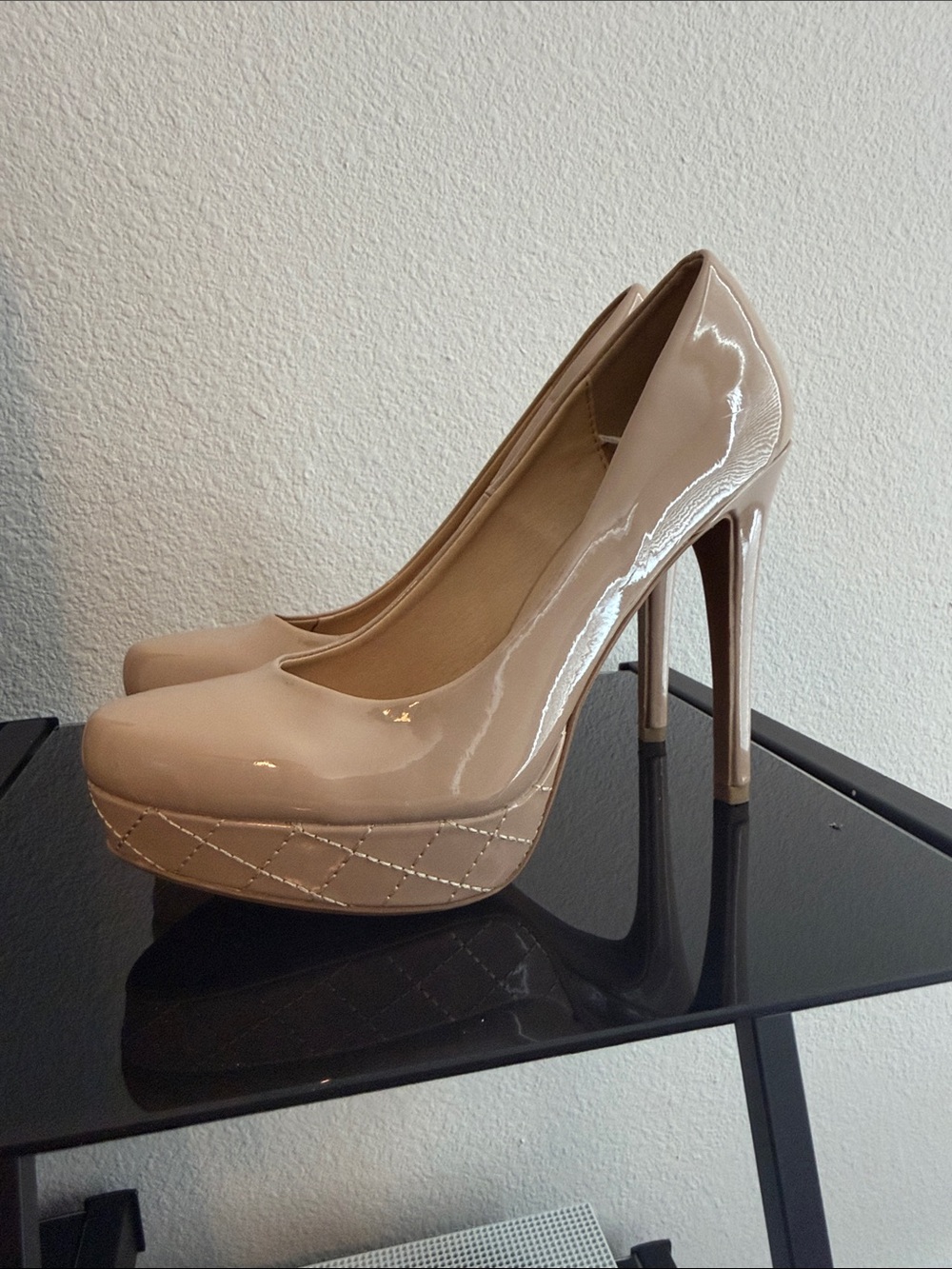 Laundry By Shelli Segal Beige Patent Platform Pumps